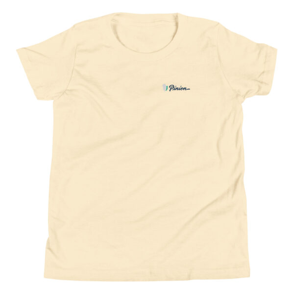 youth-staple-tee-natural-front-69a6e90bcda51.jpg Beige T-shirt with minimalist embroidery design.